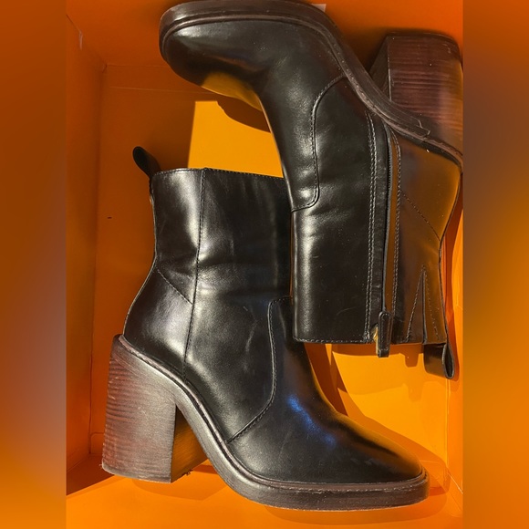 Tory Burch Heeled Ankle Boot Sierra Antik *open to offers* Style 84889 - Picture 3 of 7